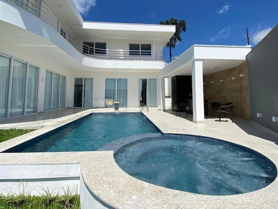 Piscina com spa integrado